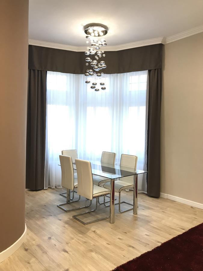 Gozsdu Glamour Apartment Budapest Bagian luar foto